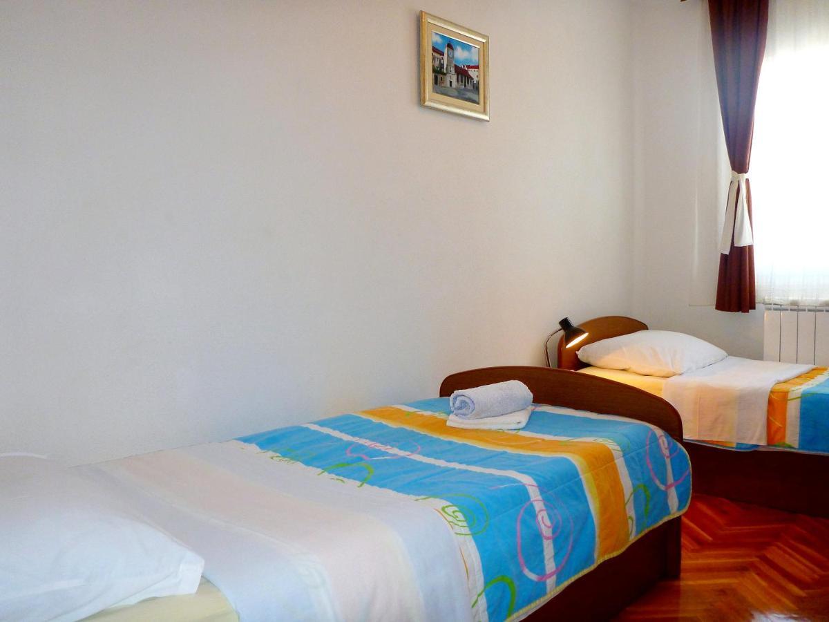 Apartmani Jole โตรกีร์ ภายนอก รูปภาพ