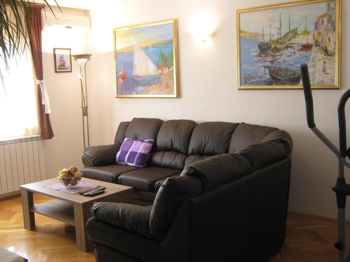 Apartmani Jole โตรกีร์ ภายนอก รูปภาพ