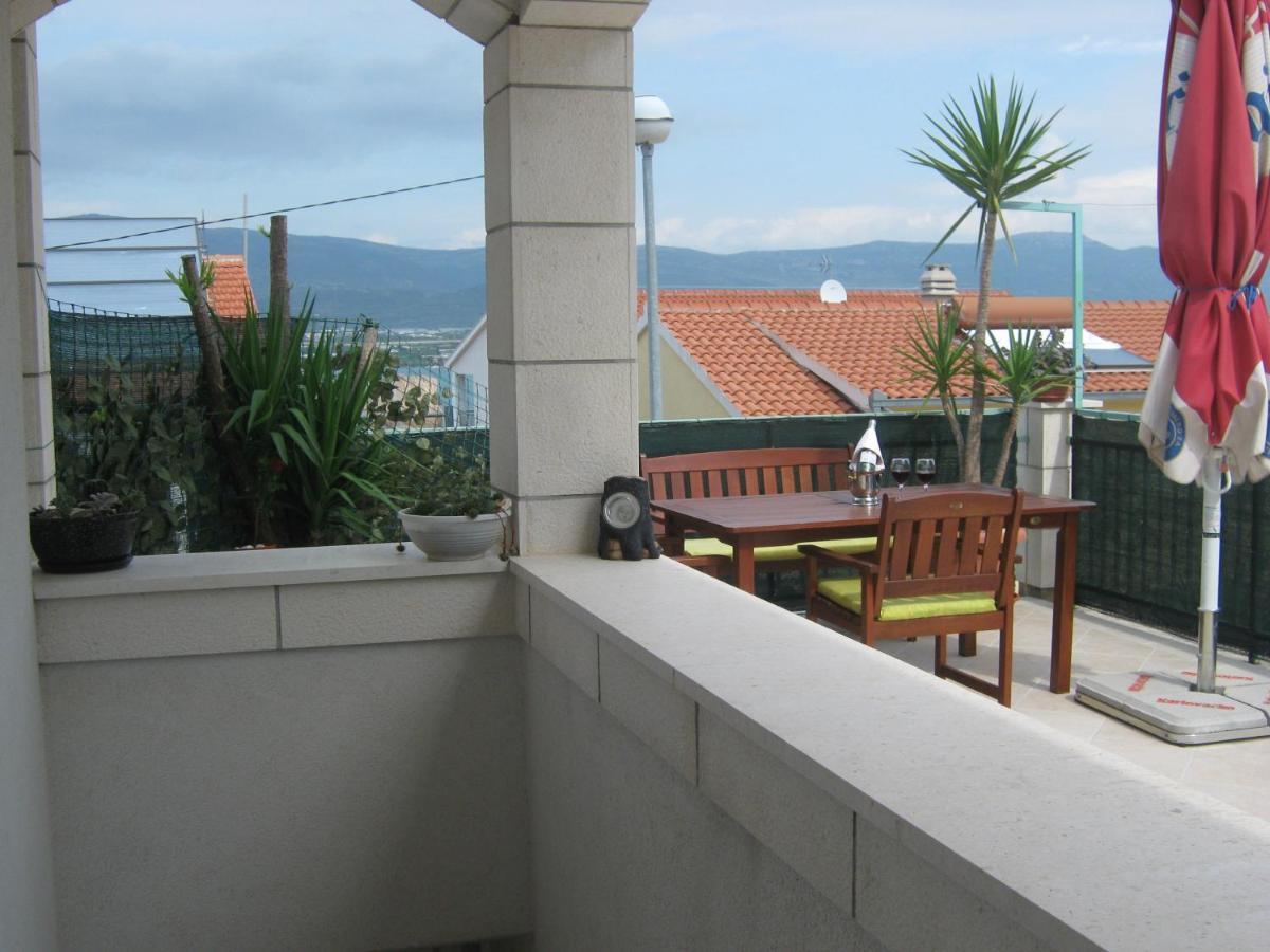 Apartmani Jole โตรกีร์ ภายนอก รูปภาพ