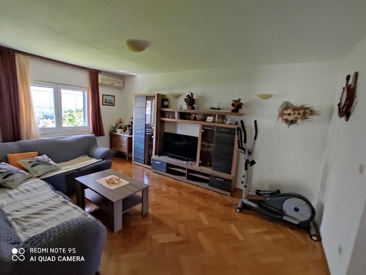 Apartmani Jole โตรกีร์ ภายนอก รูปภาพ