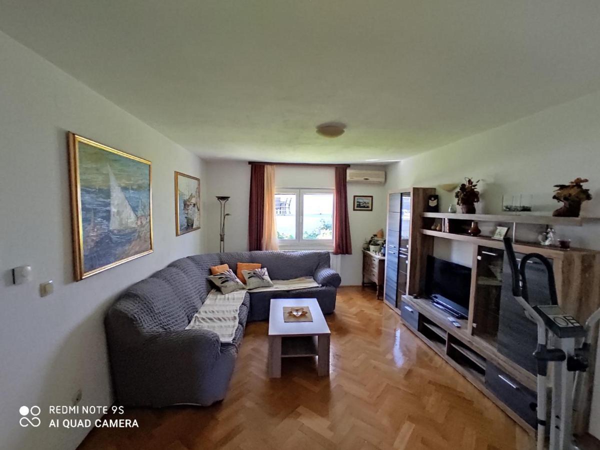 Apartmani Jole โตรกีร์ ภายนอก รูปภาพ
