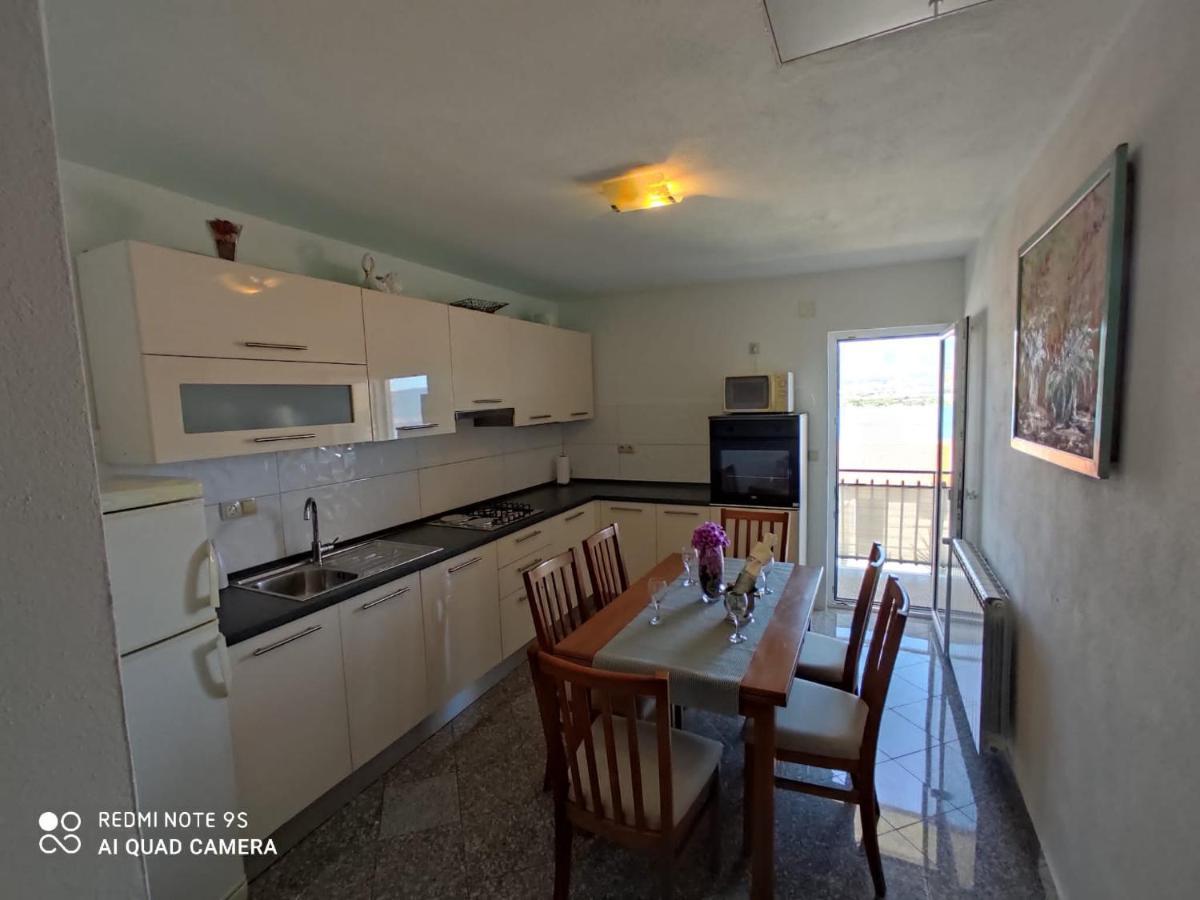 Apartmani Jole โตรกีร์ ภายนอก รูปภาพ