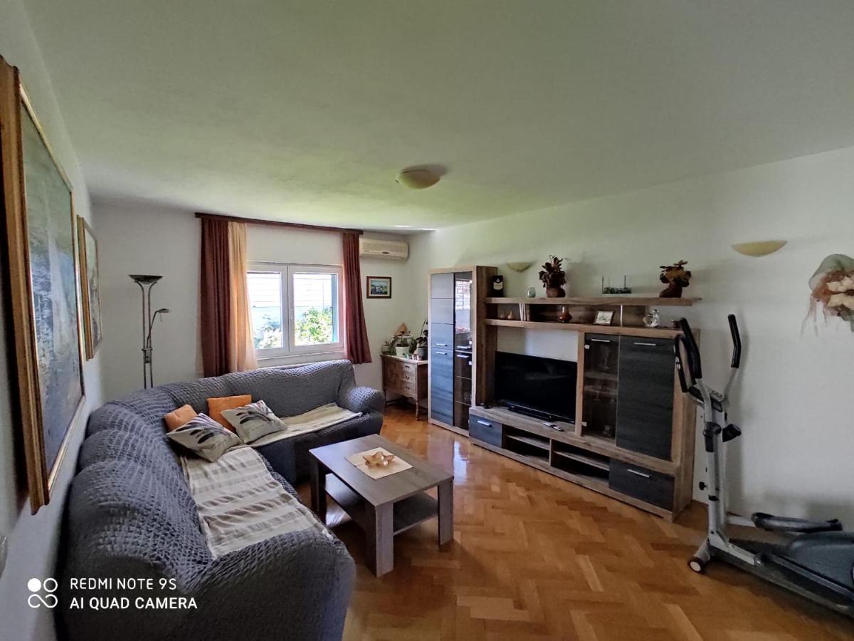 Apartmani Jole โตรกีร์ ภายนอก รูปภาพ