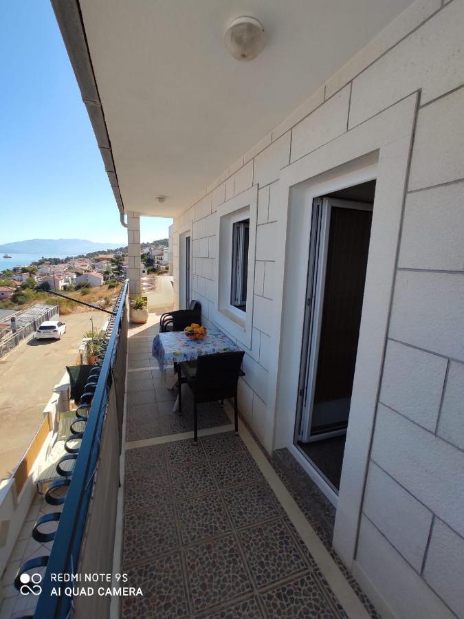 Apartmani Jole โตรกีร์ ภายนอก รูปภาพ