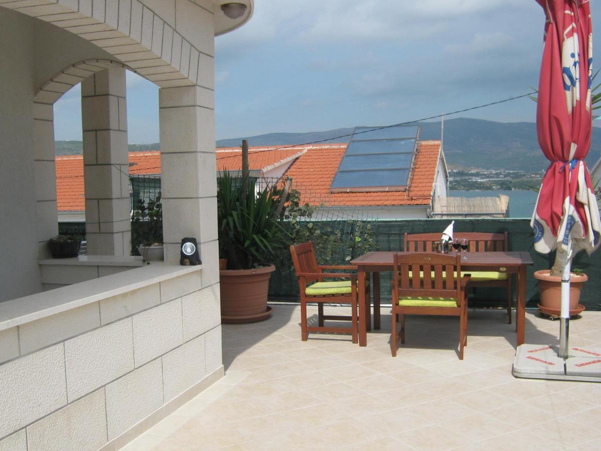 Apartmani Jole โตรกีร์ ภายนอก รูปภาพ