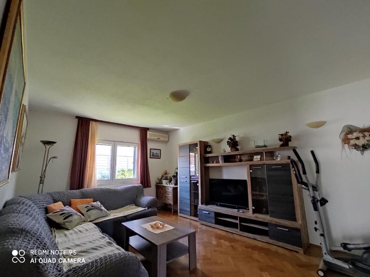 Apartmani Jole โตรกีร์ ภายนอก รูปภาพ