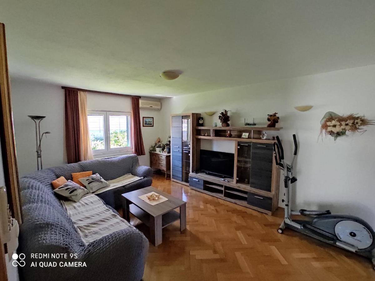 Apartmani Jole โตรกีร์ ภายนอก รูปภาพ
