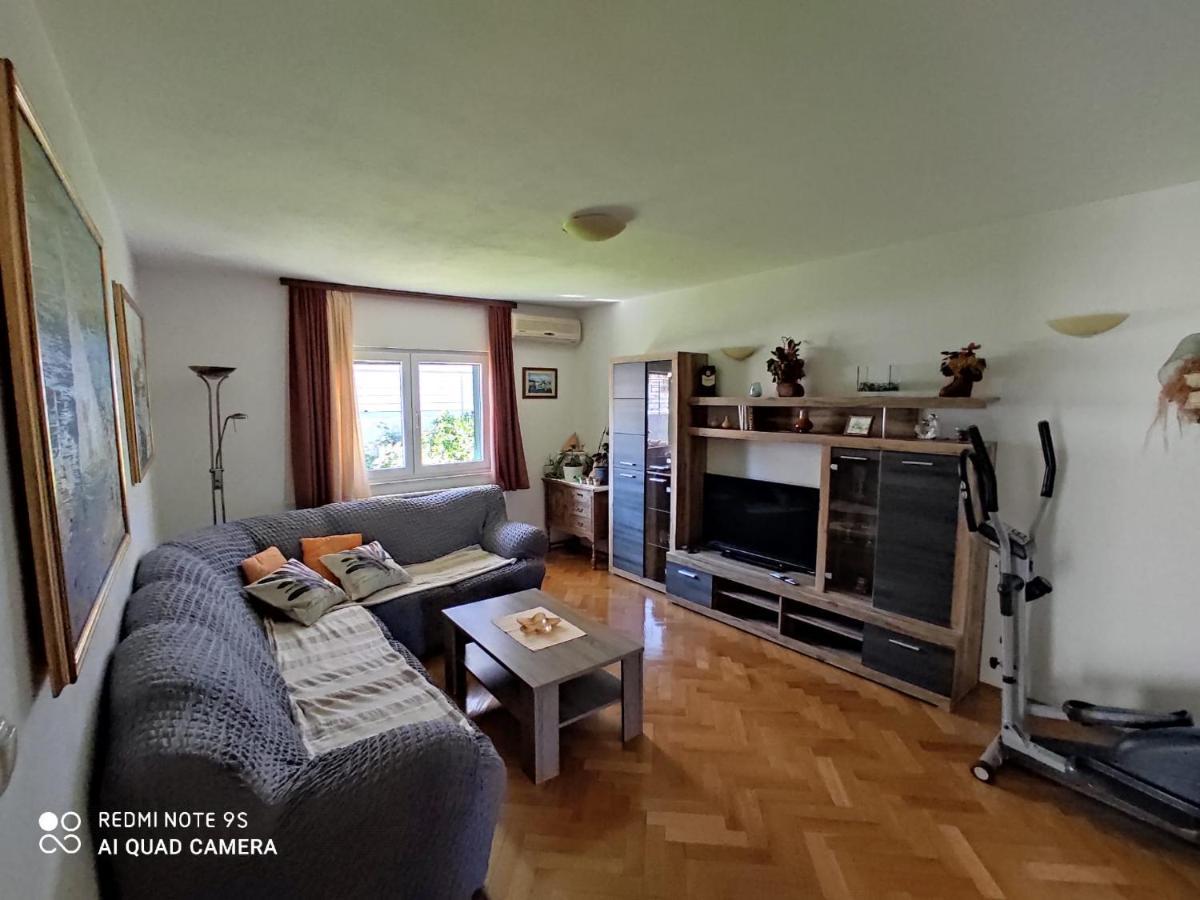 Apartmani Jole โตรกีร์ ภายนอก รูปภาพ
